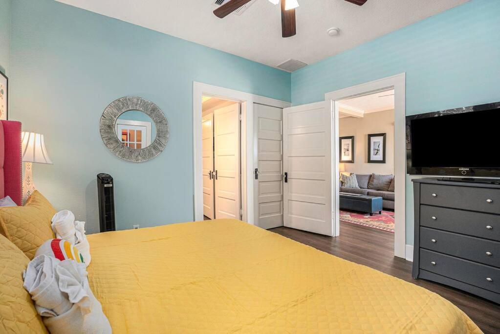 Beachy Bungalow! 2Bd, King Bed Galveston Dış mekan fotoğraf