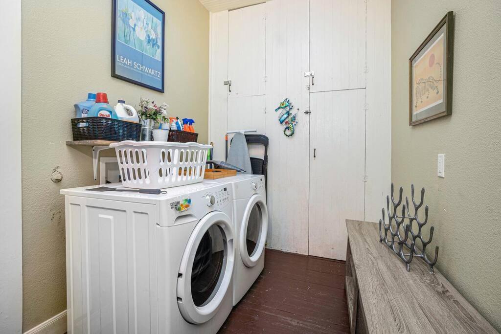Beachy Bungalow! 2Bd, King Bed Galveston Dış mekan fotoğraf