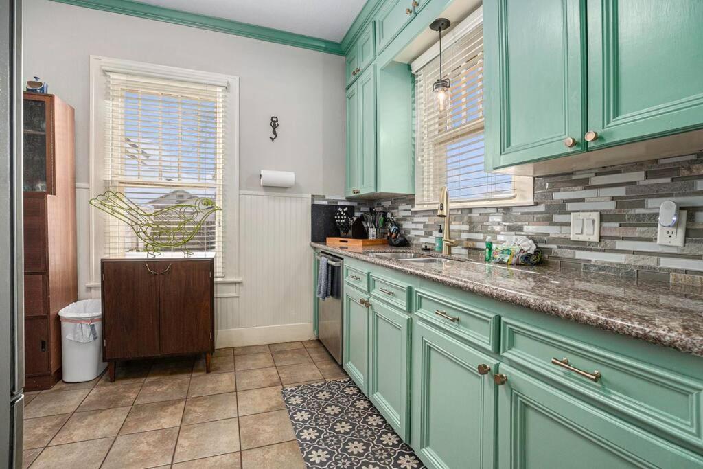 Beachy Bungalow! 2Bd, King Bed Galveston Dış mekan fotoğraf