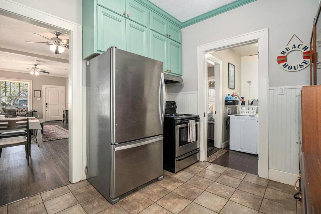 Beachy Bungalow! 2Bd, King Bed Galveston Dış mekan fotoğraf