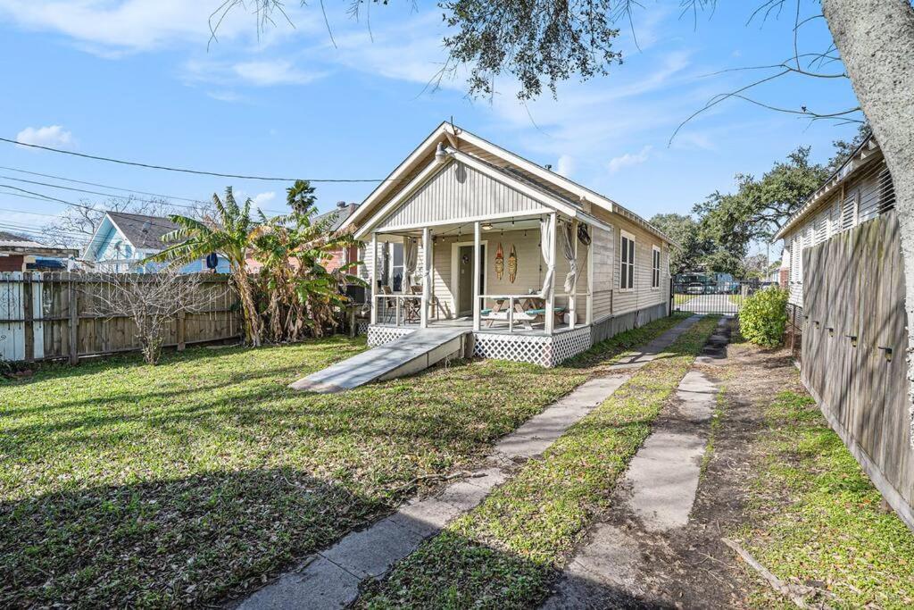 Beachy Bungalow! 2Bd, King Bed Galveston Dış mekan fotoğraf