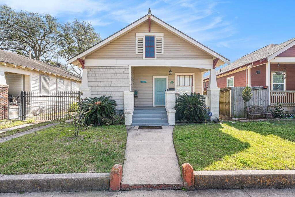 Beachy Bungalow! 2Bd, King Bed Galveston Dış mekan fotoğraf