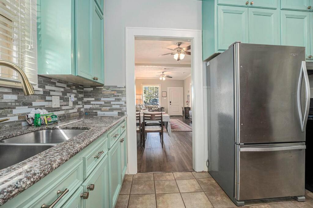 Beachy Bungalow! 2Bd, King Bed Galveston Dış mekan fotoğraf