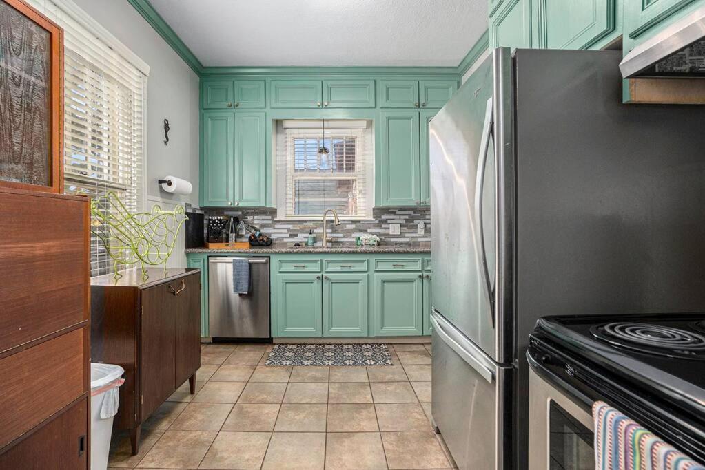 Beachy Bungalow! 2Bd, King Bed Galveston Dış mekan fotoğraf