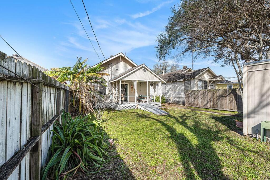 Beachy Bungalow! 2Bd, King Bed Galveston Dış mekan fotoğraf