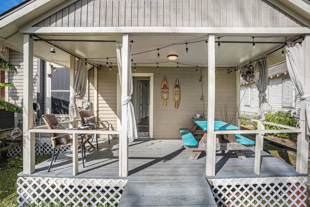 Beachy Bungalow! 2Bd, King Bed Galveston Dış mekan fotoğraf