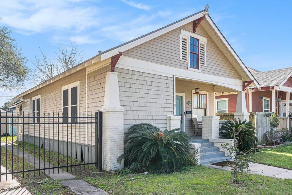 Beachy Bungalow! 2Bd, King Bed Galveston Dış mekan fotoğraf