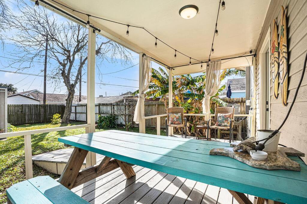 Beachy Bungalow! 2Bd, King Bed Galveston Dış mekan fotoğraf
