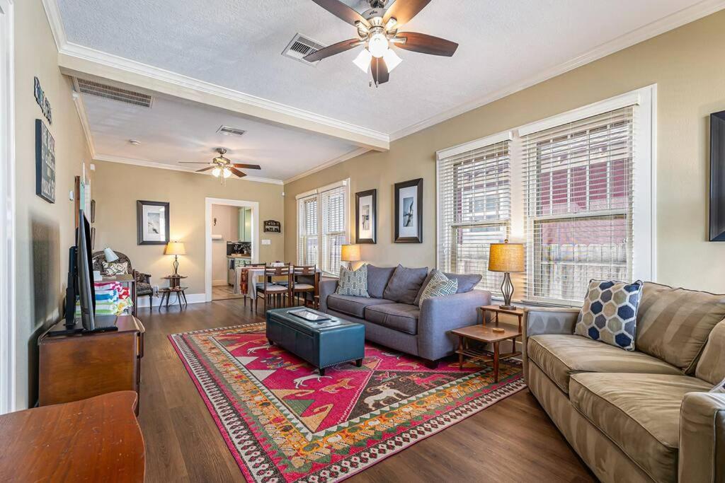Beachy Bungalow! 2Bd, King Bed Galveston Dış mekan fotoğraf